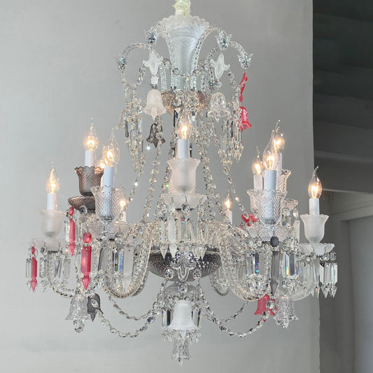 Crystal chandelier: An artistic dream that illuminates the space