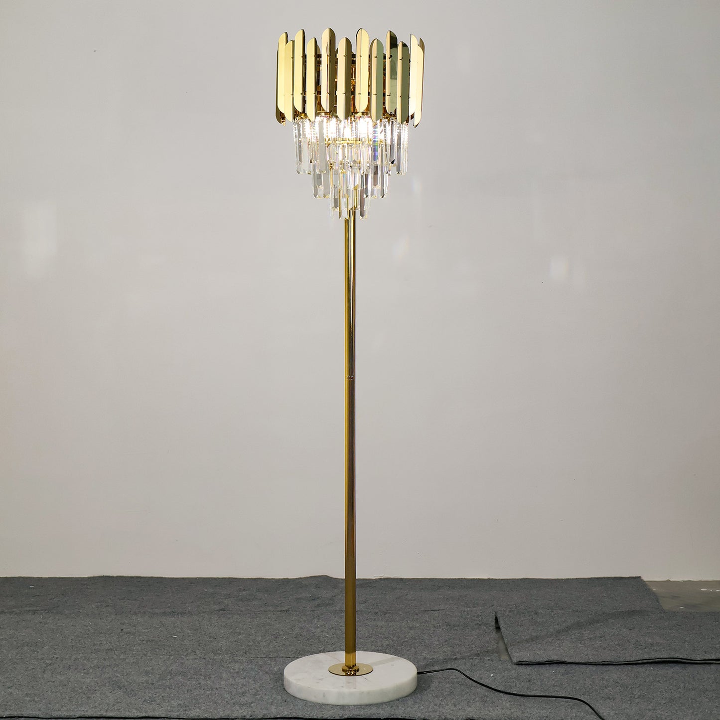 Crystal Floor Lamp — European-Style Crystal Lighting for Living Rooms and Villas — Light Luxury & Minimalist Style
